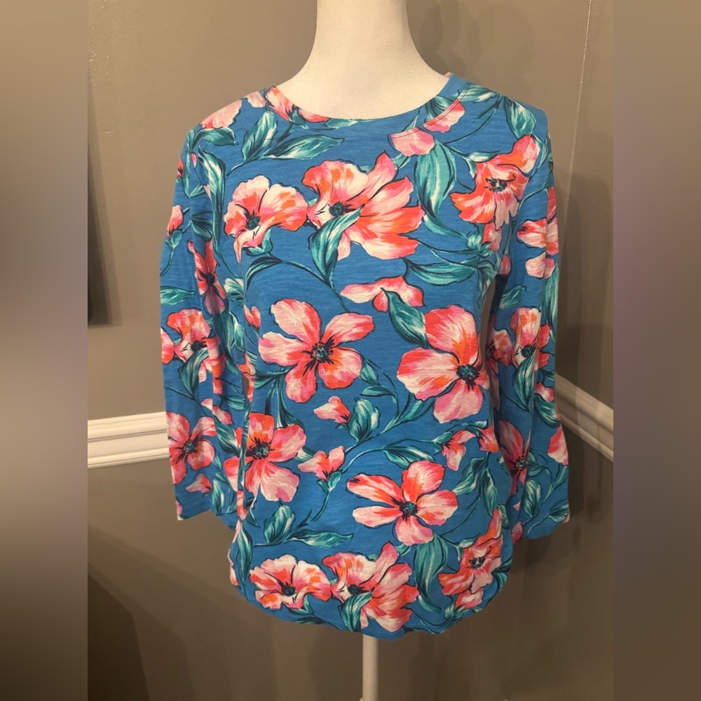 NWT Tommy Bahama 3/4 sleeve Top‎ Blue Floral Vacation Size Small